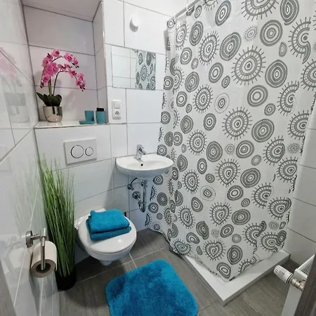 Monteurwohnung - 4 Zimmer, 2 Baeder Bis Zu 8 Personen * Niederzissen