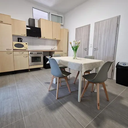Apartamento Monteurwohnung - 4 Zimmer, 2 Baeder Bis Zu 8 Personen Niederzissen