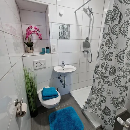 Monteurwohnung - 4 Zimmer, 2 Baeder Bis Zu 8 Personen